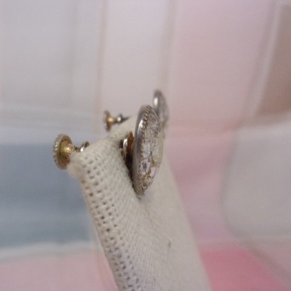 Vintage Reverse Cameo Screw Back Earrings - Picture 4 of 7